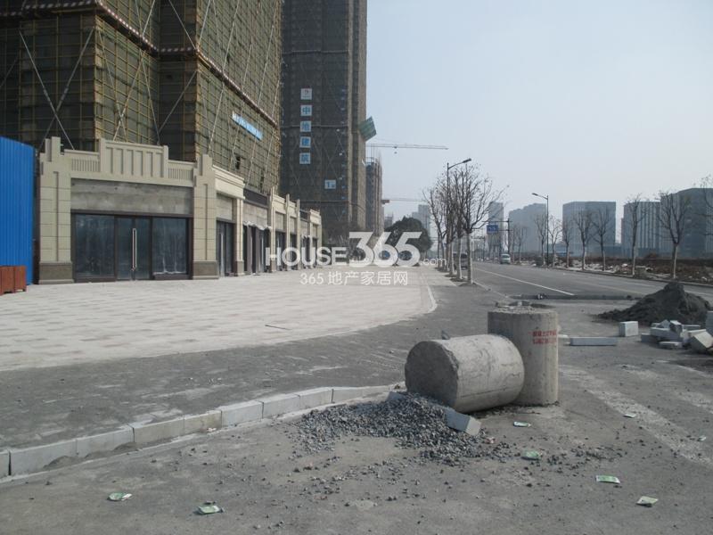 融科瑷颐湾沿街商铺施工实景图 2015年2月摄