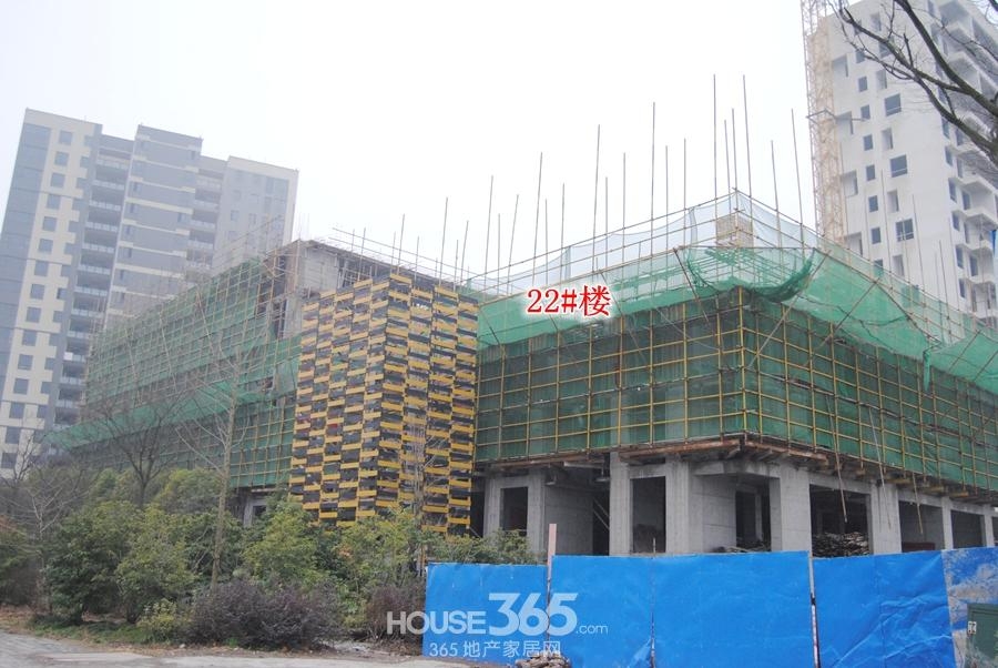 柏庄财富广场工程进度 22#楼已出地面两层（2015年2月摄）