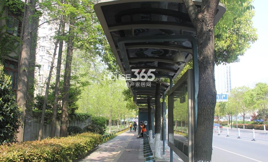 萧山旭辉4、5号地块周边配套——公交车租赁点