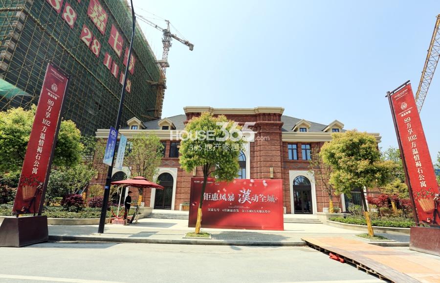 汉嘉柒号售楼处现场 2015年4月摄